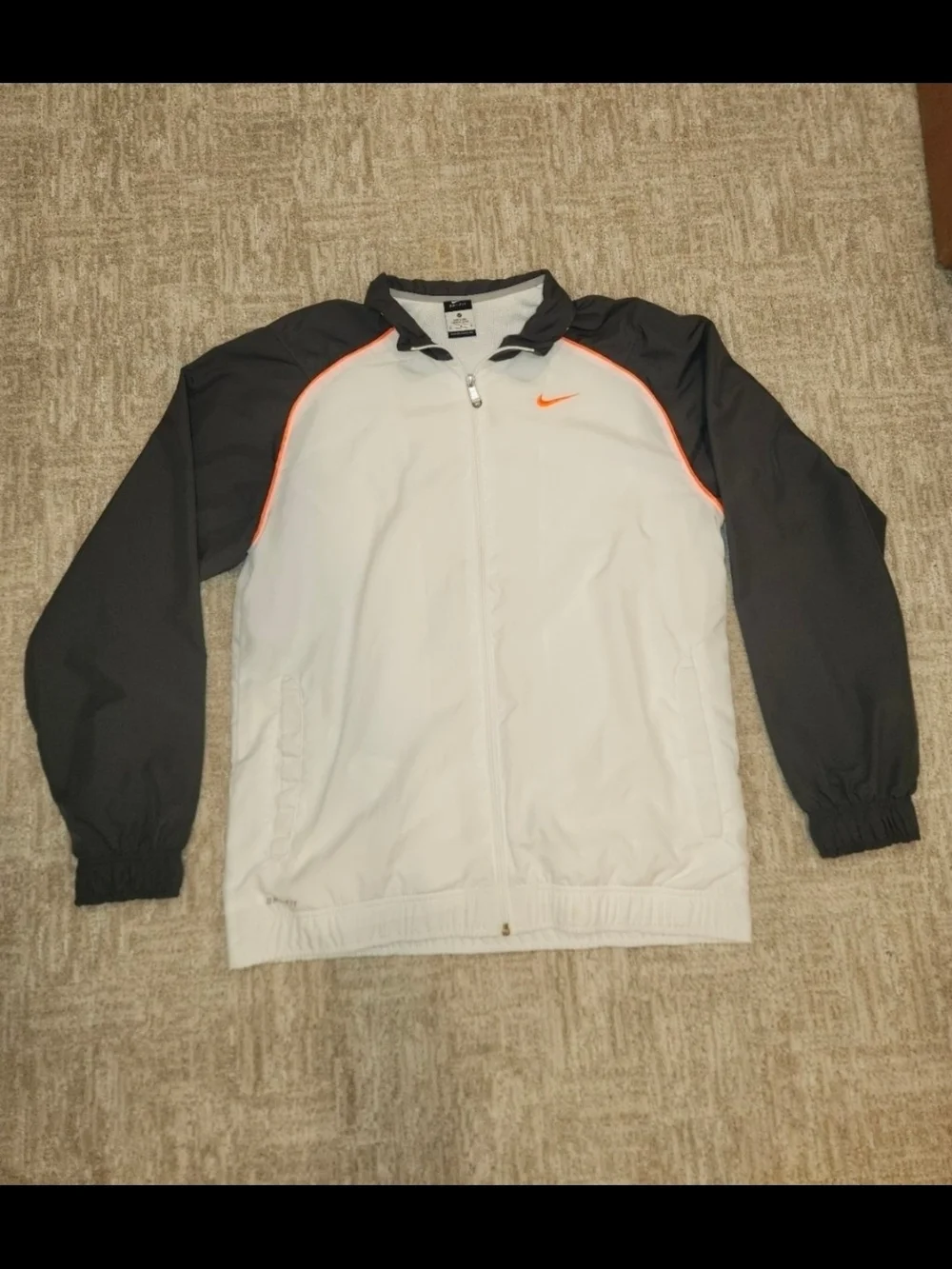 Nike Dri-Fit Windbreaker Resistant White & Gray Embroidered Swoosh Men's Medium